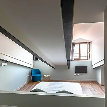 Mura 5&7 מלון